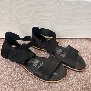 Sorel Women’s strapy Sandals